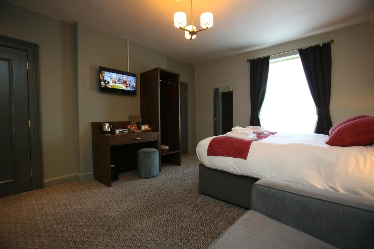 The Queens Head Hotel ロスベリー エクステリア 写真
